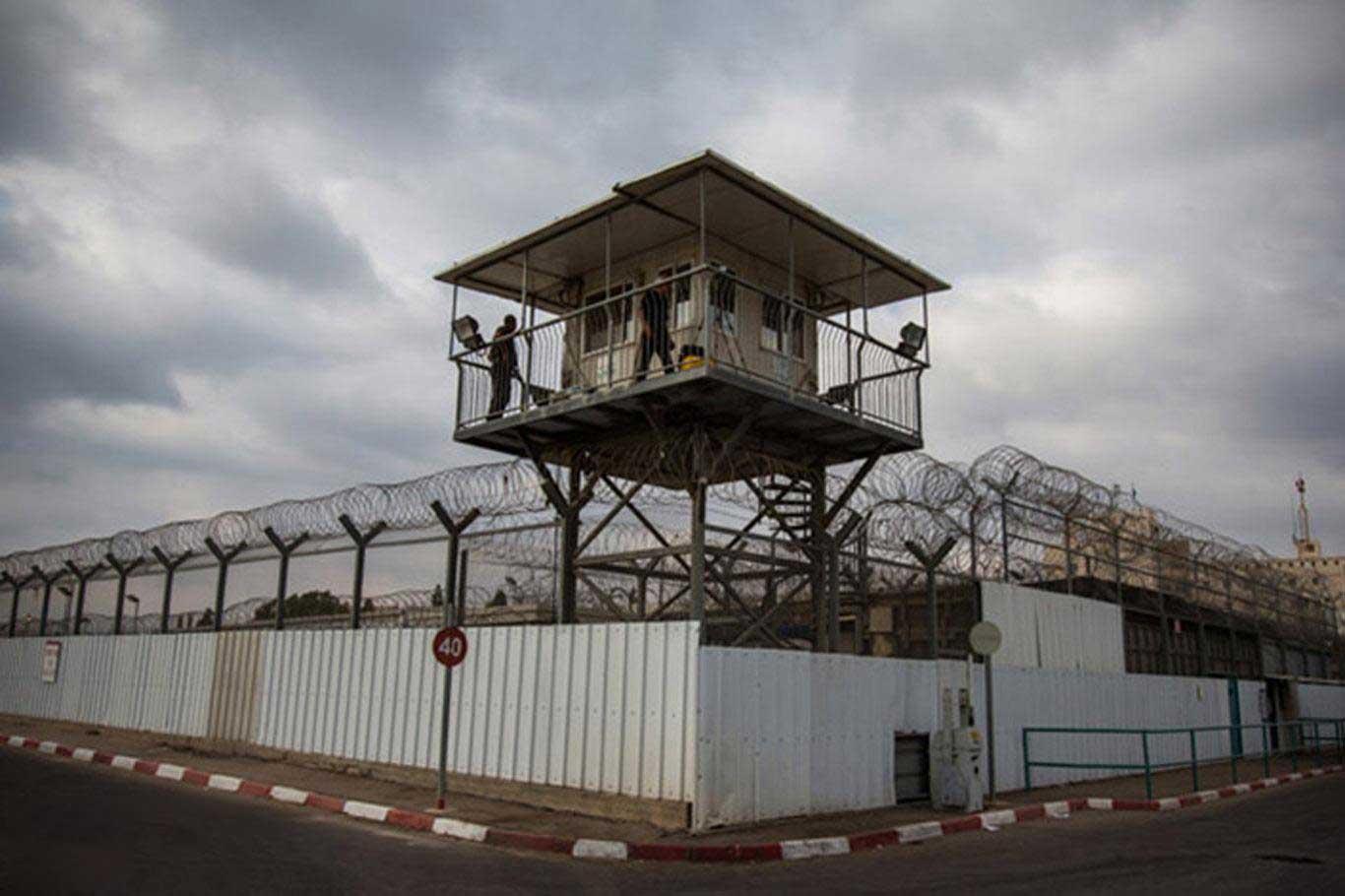 4 أسرى في سجون الاحتلال مشتبه بإصابتهم بـ"كورونا" بحجر صحي وظروف سيئة